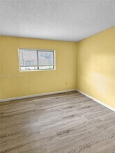 250 Palm Cir W in Pembroke Pines, FL - Building Photo - Building Photo