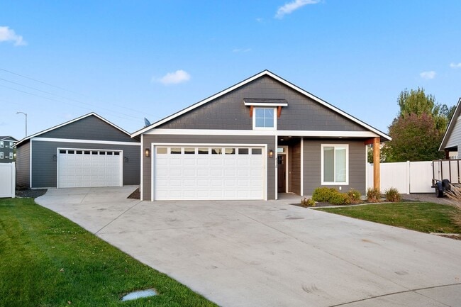 property at 4115 N Slazenger Ln