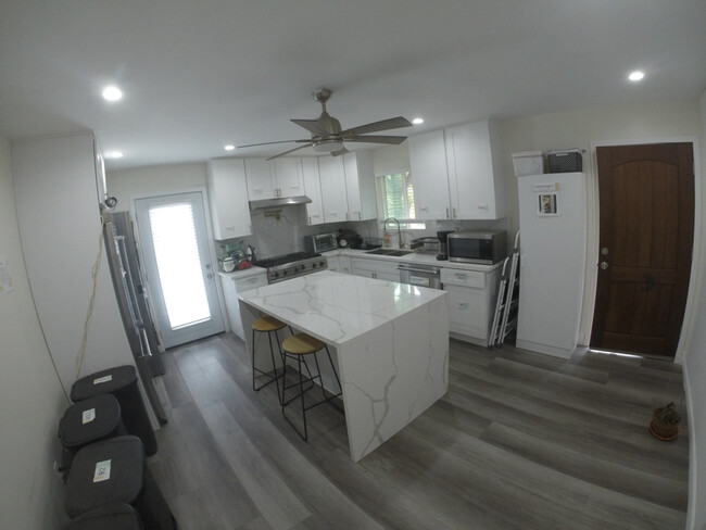 3720 Elm Ave in Long Beach, CA - Building Photo - Building Photo