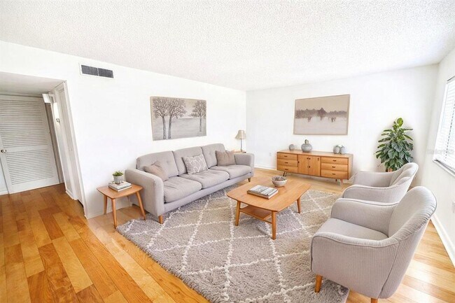 2505 N Alafaya Trail in Orlando, FL - Building Photo - Building Photo