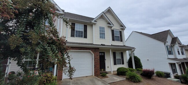 5610 Harbor House Dr in Greensboro, NC - Foto de edificio - Building Photo