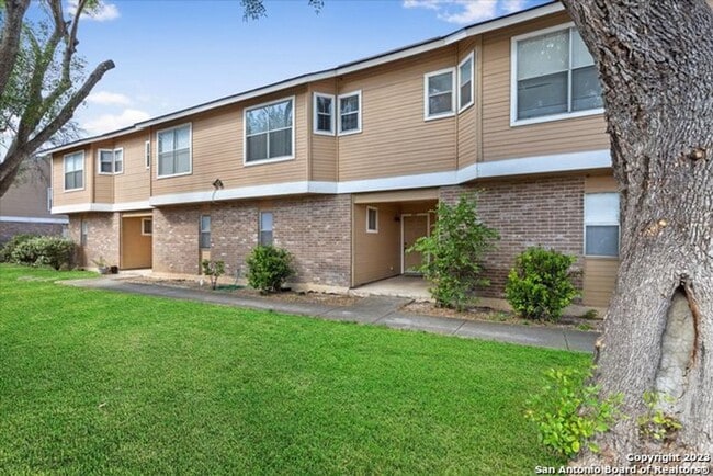 property at 961 Schertz Pkwy