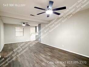 549 NW Hillery St in Burleson, TX - Building Photo - Building Photo