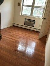 11031 72nd Dr in Forest Hills, NY - Foto de edificio - Building Photo