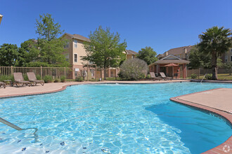 Signature Park in Bryan, TX - Foto de edificio - Building Photo