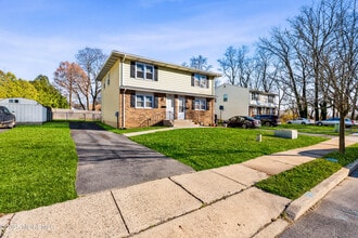 144 New Cedar Ln in Hamilton Township, NJ - Building Photo - Building Photo