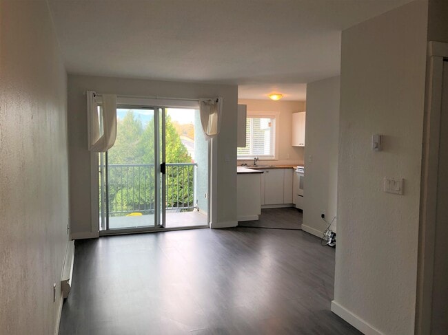 1050 Braidwood Rd in Courtenay, BC - Building Photo - Building Photo