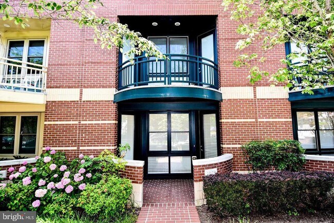 1628 N Rhodes St in Arlington, VA - Building Photo - Building Photo