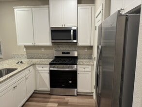 4097 Southampton St in West Sacramento, CA - Foto de edificio - Building Photo