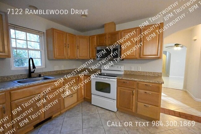 7122 Ramblewood Dr in Hillsborough, NC - Building Photo - Building Photo