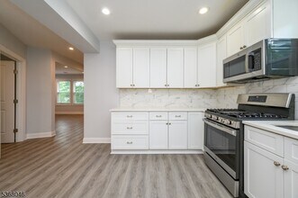 32 Woodland Ave in Morristown, NJ - Building Photo - Building Photo