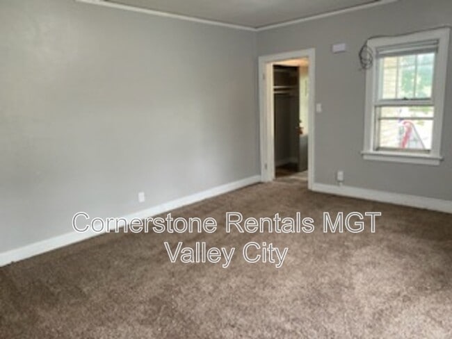 property at 208 5th Ave SW