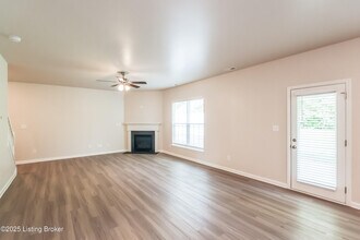 12039 Wooden Trace Dr in Louisville, KY - Building Photo - Building Photo