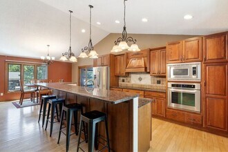 1019 Sunset St in Iowa City, IA - Building Photo - Building Photo