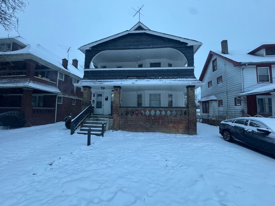 3526 E 151st St in Cleveland, OH - Foto de edificio
