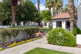 Townhomes on the Park Apartment Homes in Phoenix, AZ - Building Photo - Building Photo