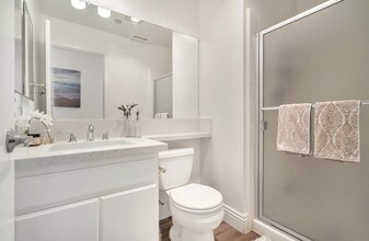 201 Harbor Woods Pl in Newport Beach, CA - Building Photo - Building Photo