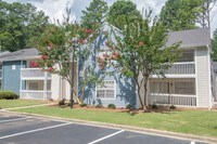 Building Photo - The Trails at Cahaba River Apartamentos in Birmingham, Alabama