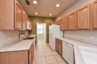 3746 82nd Ave Cir E in Sarasota, FL - Building Photo - Building Photo