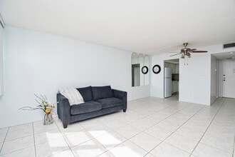 2731 Taft St in Hollywood, FL - Building Photo - Building Photo