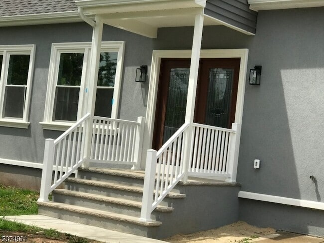 869 Gates Ave