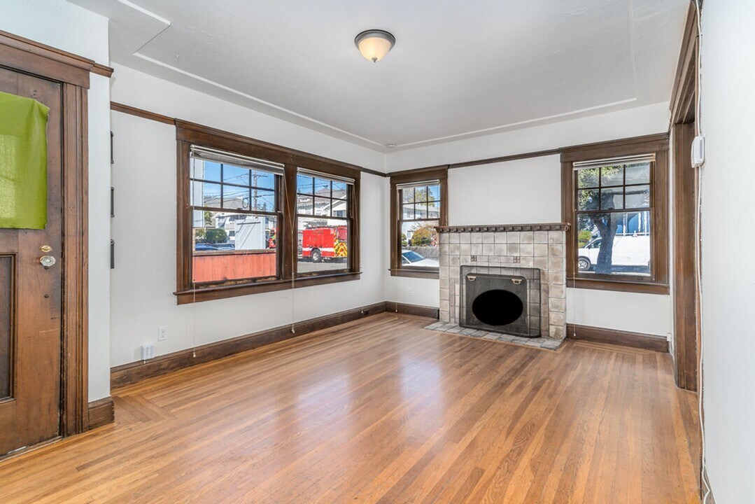 2134-2138 Clinton Ave in Alameda, CA - Building Photo