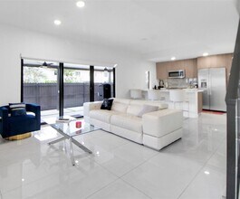 320 NW 13th Ct in Homestead, FL - Building Photo - Building Photo