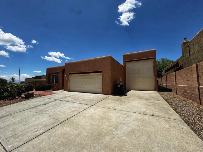 2019 Selway Pl NW in Albuquerque, NM - Building Photo - Building Photo
