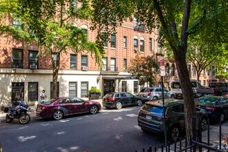 151 W 74th St in New York, NY - Building Photo - Building Photo