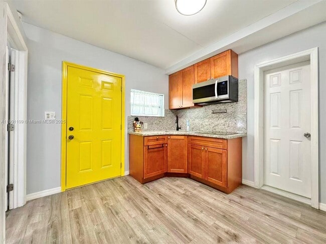 940 NW 32nd Ct in Miami, FL - Building Photo - Building Photo