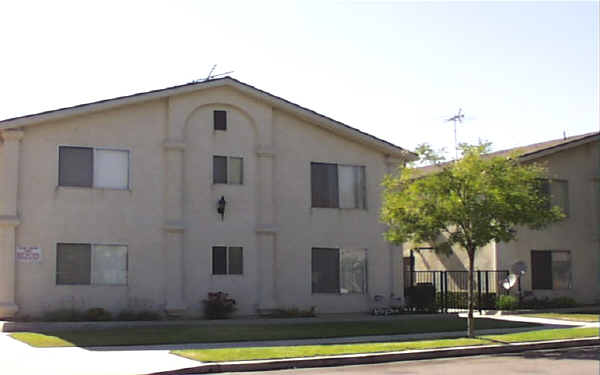 2321 N Niagara St in Burbank, CA - Building Photo