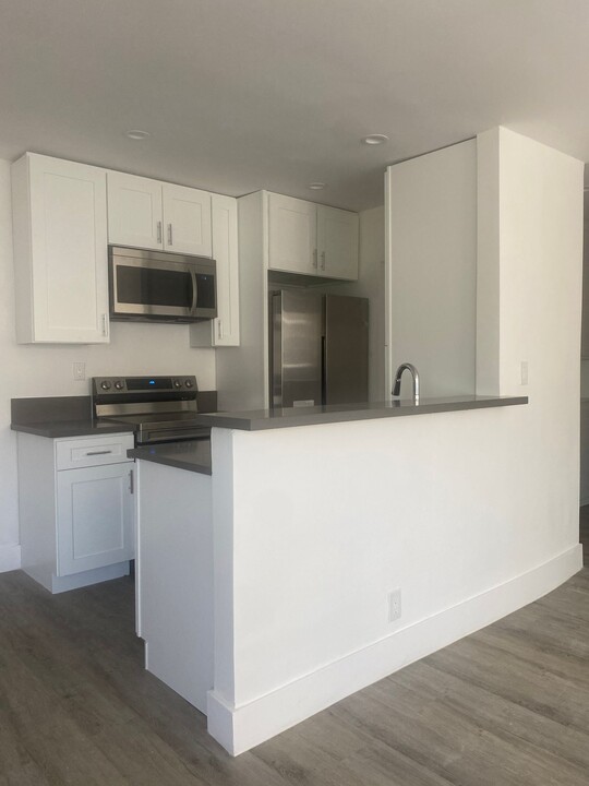 932 Westmoreland Ave in Los Angeles, CA - Building Photo