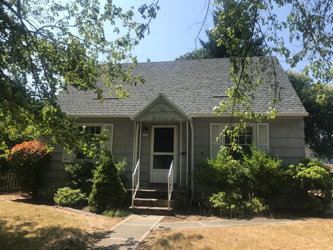 property at 5942 N Willamette Blvd