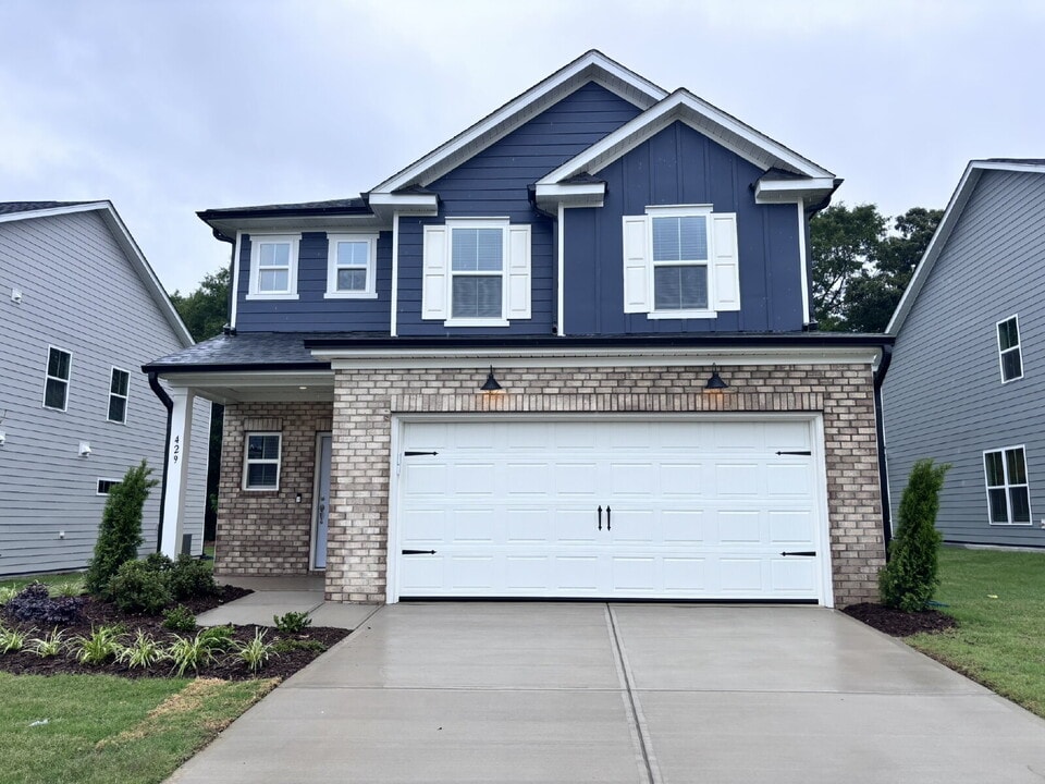 429 Providence Spgs Ln in Fuquay Varina, NC - Building Photo