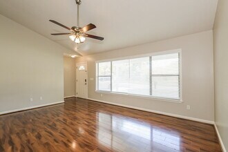 4946 Irish Moss Dr S in Jacksonville, FL - Building Photo - Building Photo