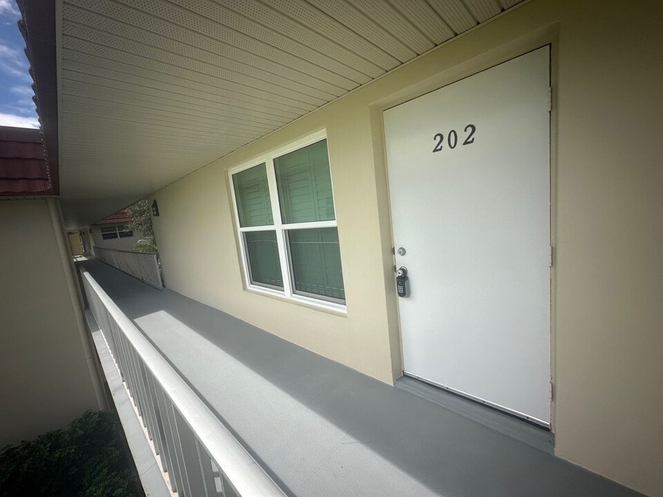 8 Vista Palm Ln in Vero Beach, FL - Building Photo