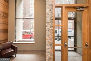 220 S 16th St in Philadelphia, PA - Building Photo