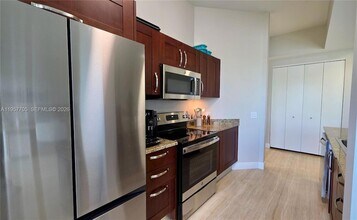 20000 E Country Club Dr, Unit 402 in Aventura, FL - Foto de edificio - Building Photo