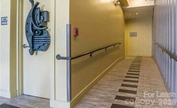 2125 Southend Dr in Charlotte, NC - Building Photo - Building Photo