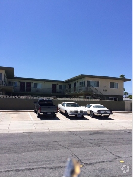 Cerritos Apartments in Palm Springs, CA - Building Photo