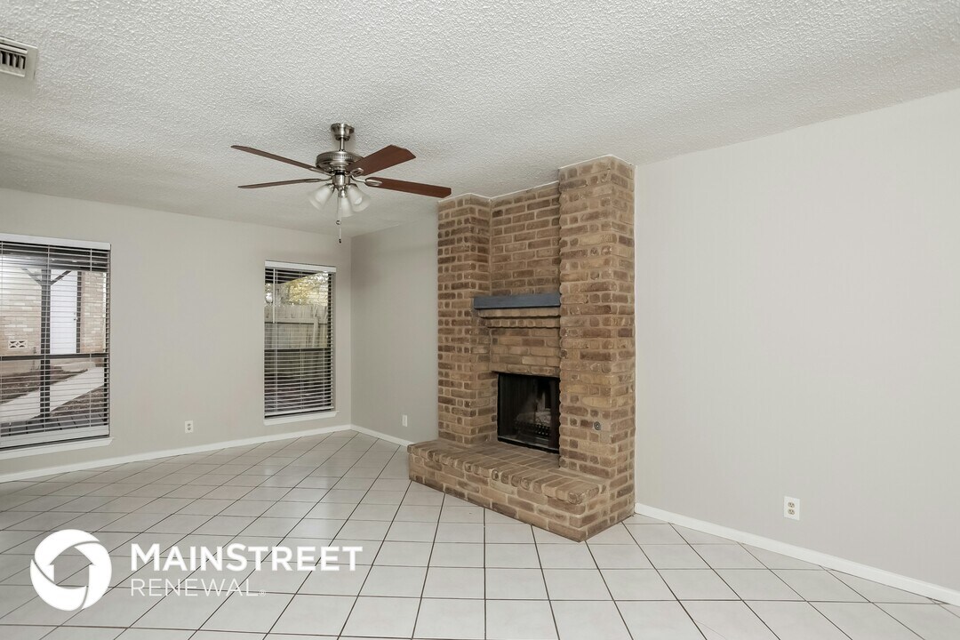 12014 Wilderness Trail in Live Oak, TX - Building Photo