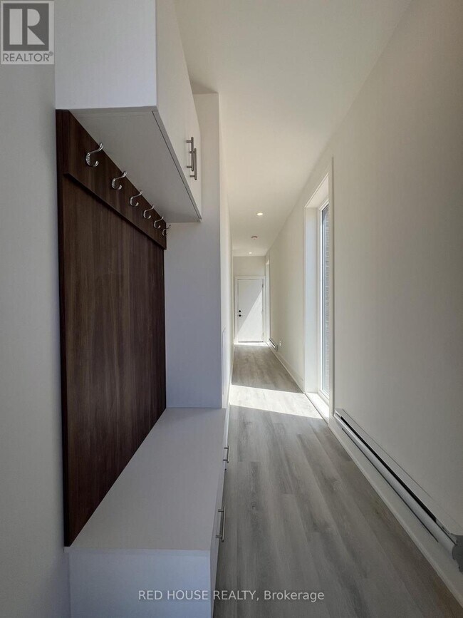 34 Everett Cmn in St Catharines, ON - Building Photo - Building Photo