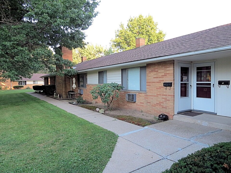 Mayberry Ranch Apartments in Parma, OH - Building Photo