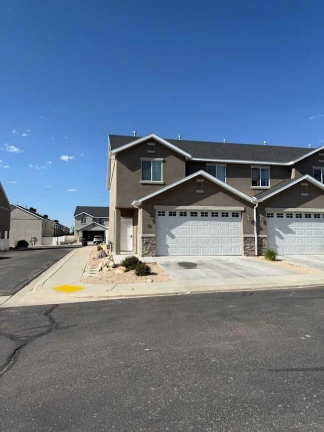 property at 173 E Fiddlers Canyon Rd