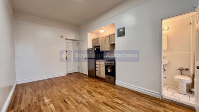 936 W End Ave in New York, NY - Building Photo - Building Photo
