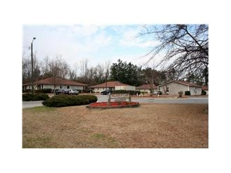 Village St Claire Apartment in Manning, SC - Foto de edificio