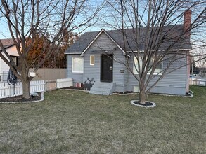 1124 S Powerline Rd in Nampa, ID - Foto de edificio - Building Photo