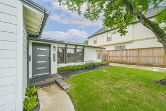 6205 S Rice Ave in Bellaire, TX - Building Photo - Building Photo