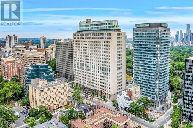 405-111 ST CLAIR Ave in Toronto, ON - Building Photo - Building Photo