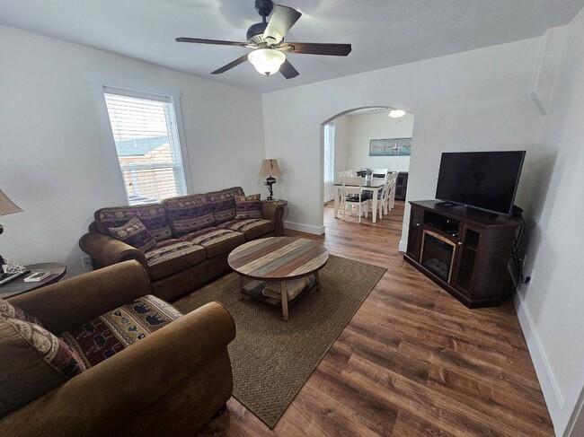 204 Bierney Creek Rd in Lakeside, MT - Foto de edificio - Building Photo